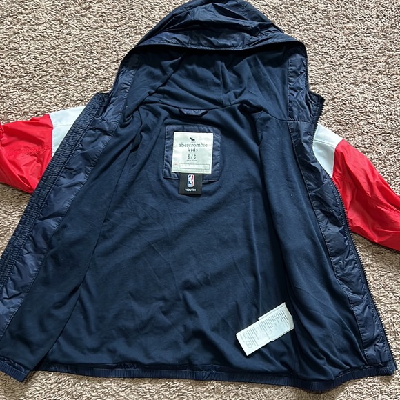 Boys NBA Abercrombie windbreaker!  Very good condition wore once or twice. - Picture 3 of 3